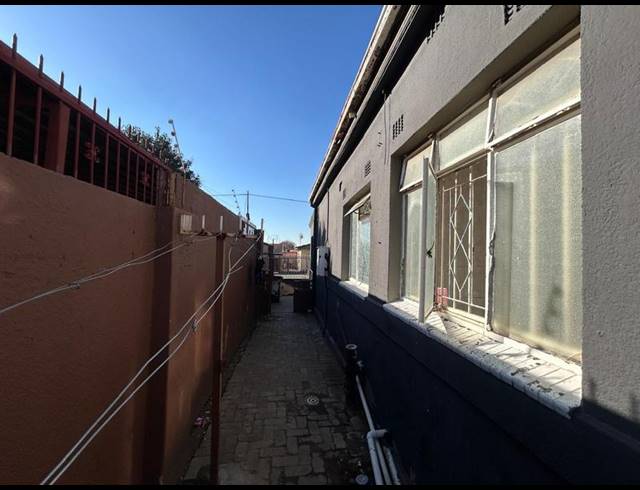 9 BEDROOM HOUSE FOR SALE IN TURFFONTEIN